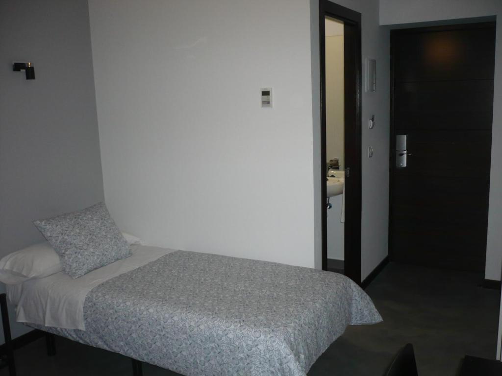 Hostal Cibeles Madrid Room photo