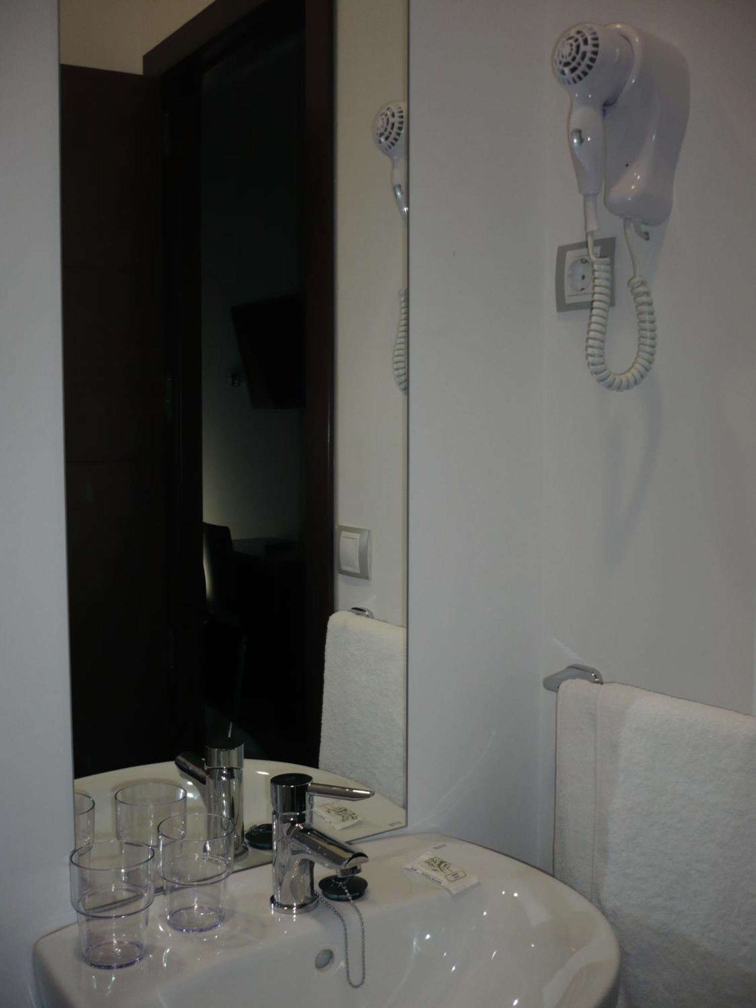 Hostal Cibeles Madrid Exterior photo